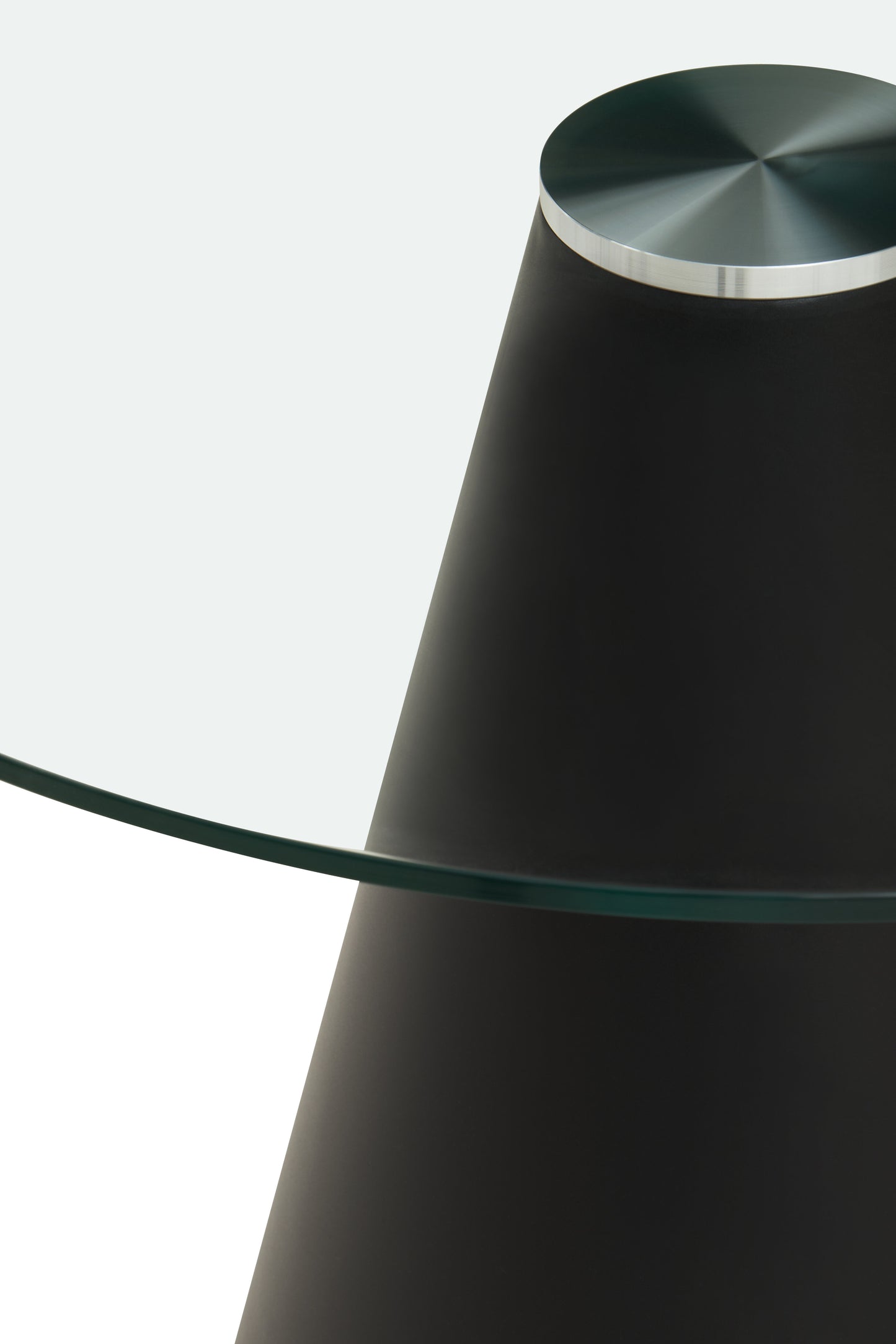 HELLE ROUND CLEAR GLASS TOP DINING TABLE