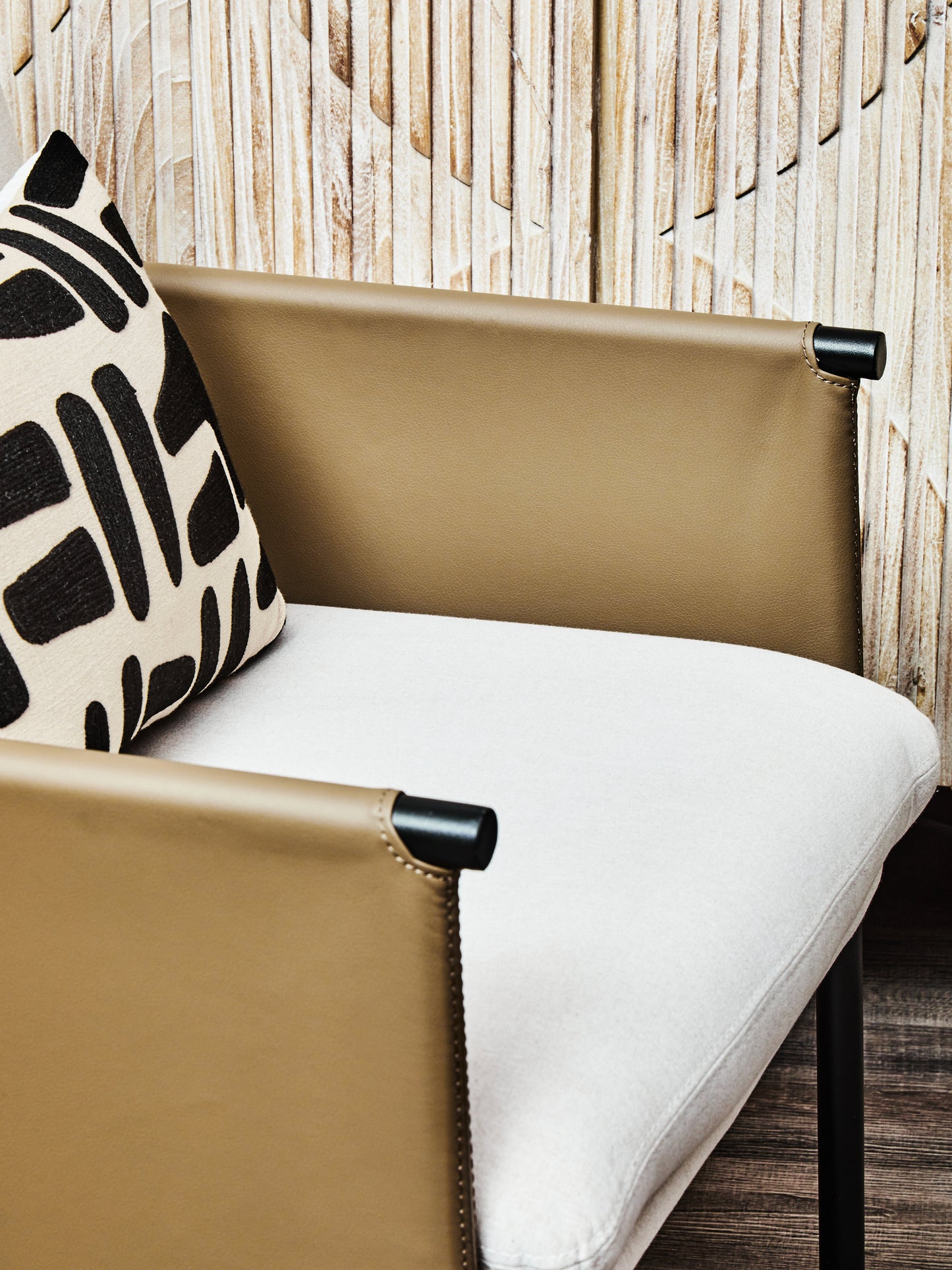 STEN CHAIR WITH STRAIGHT LEGS